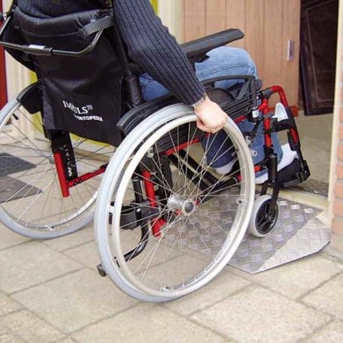 Rollstuhlrampe von Ricmar - bis 250 kg, 3 bis 7 cm Stufenhhe