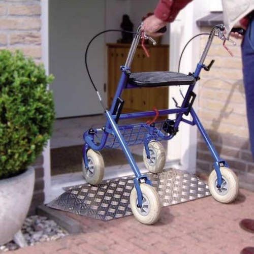 Rollstuhlrampe von Ricmar - bis 250 kg, 3 bis 7 cm Stufenhhe